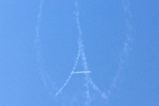 eiffel tour skywriting
