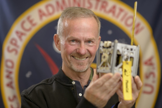 photo of man holding a phonesat
